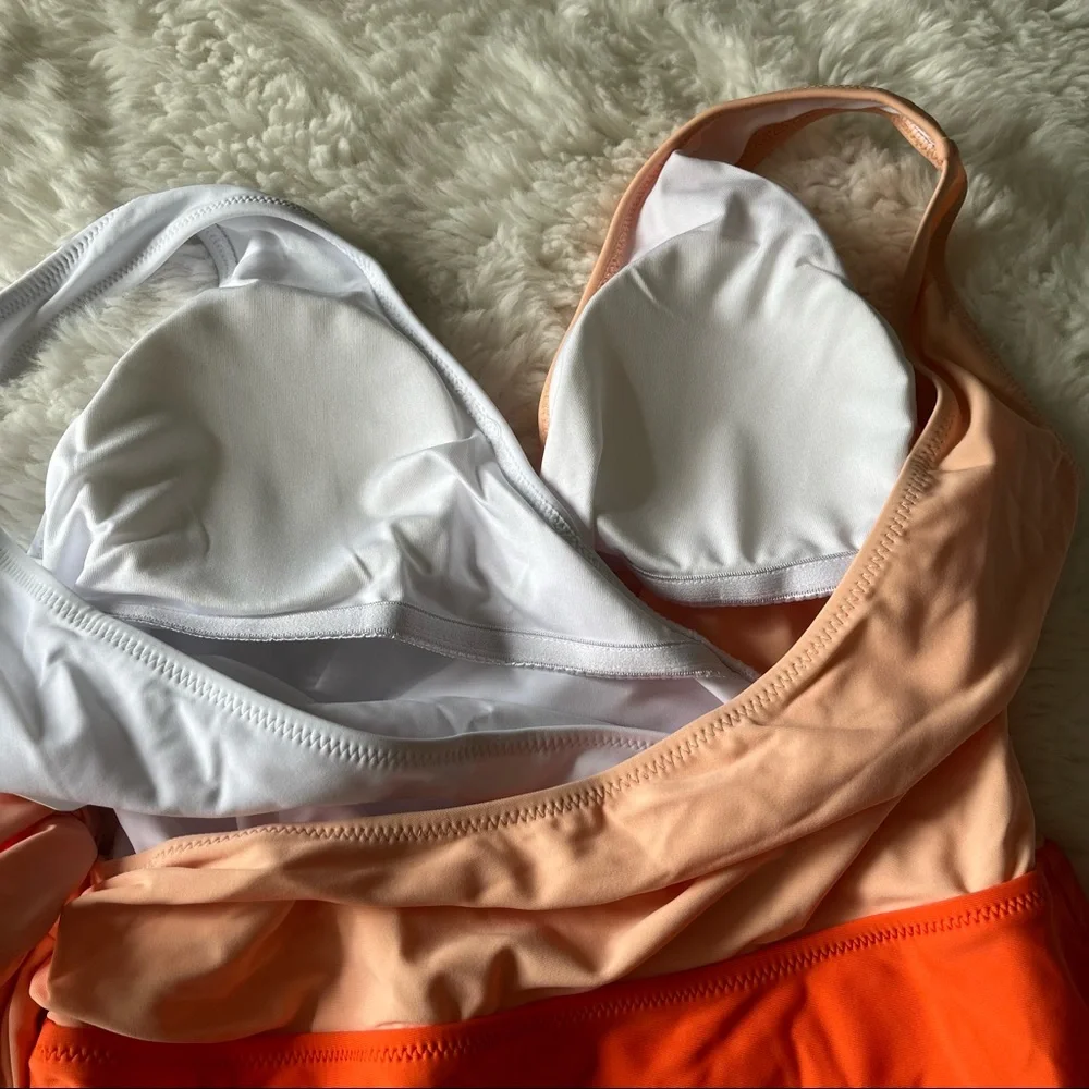 Cupshe One Piece Color Block Plunge Neck Swimsuit Size Medium NWT - Picture 3 of 4